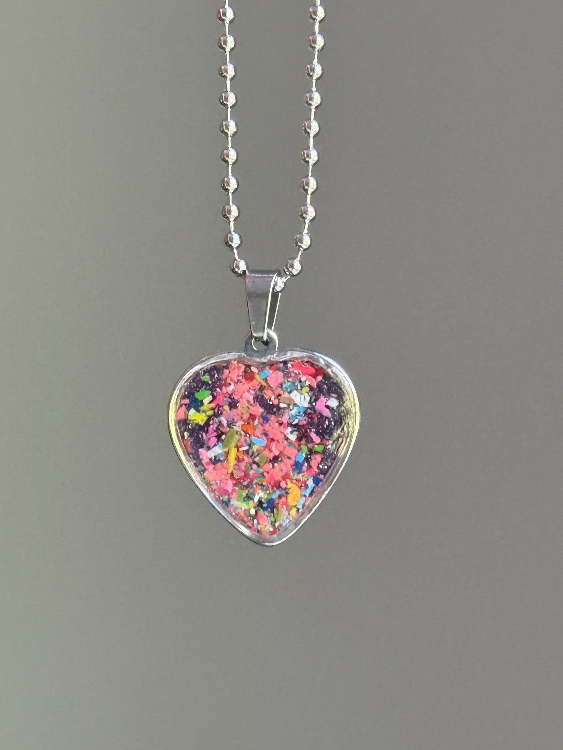 crayon heart pendant made by a mother-daughter duo in Atlanta. Crayon jewelry by Crayonfetti. 