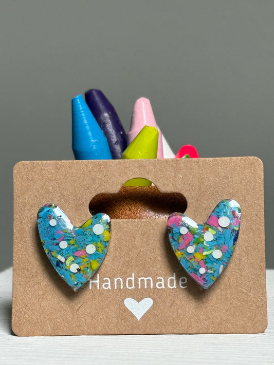 Clous d'oreilles en forme de cœur en résine à pois
