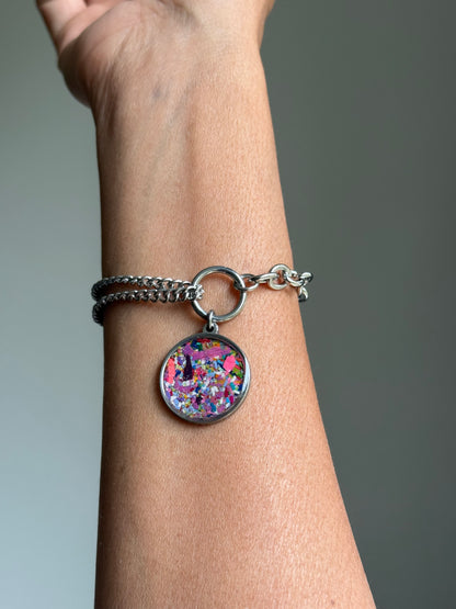 Pulsera de cadena con crayón y violeta salvaje