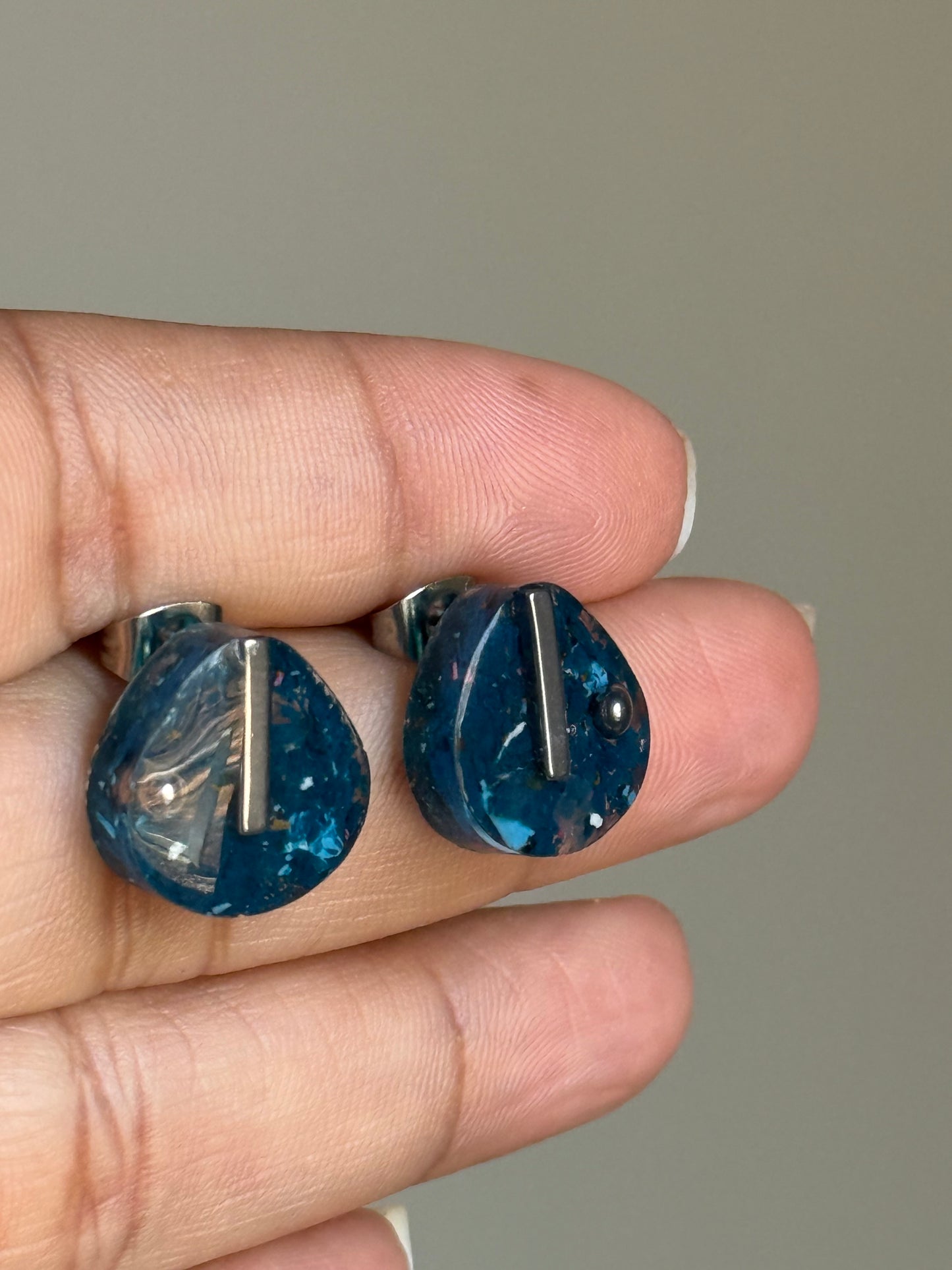 Pendientes de resina con forma de corazón y diseño de lunares