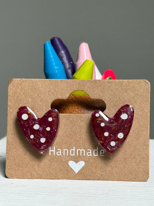 Pendientes de resina con forma de corazón y diseño de lunares