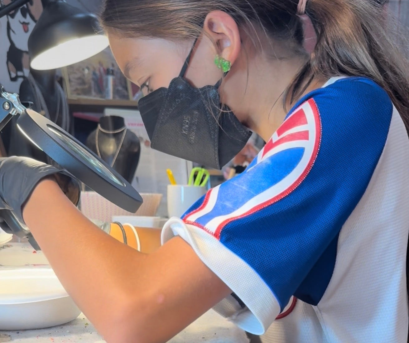 sara creating her crayon jewelry