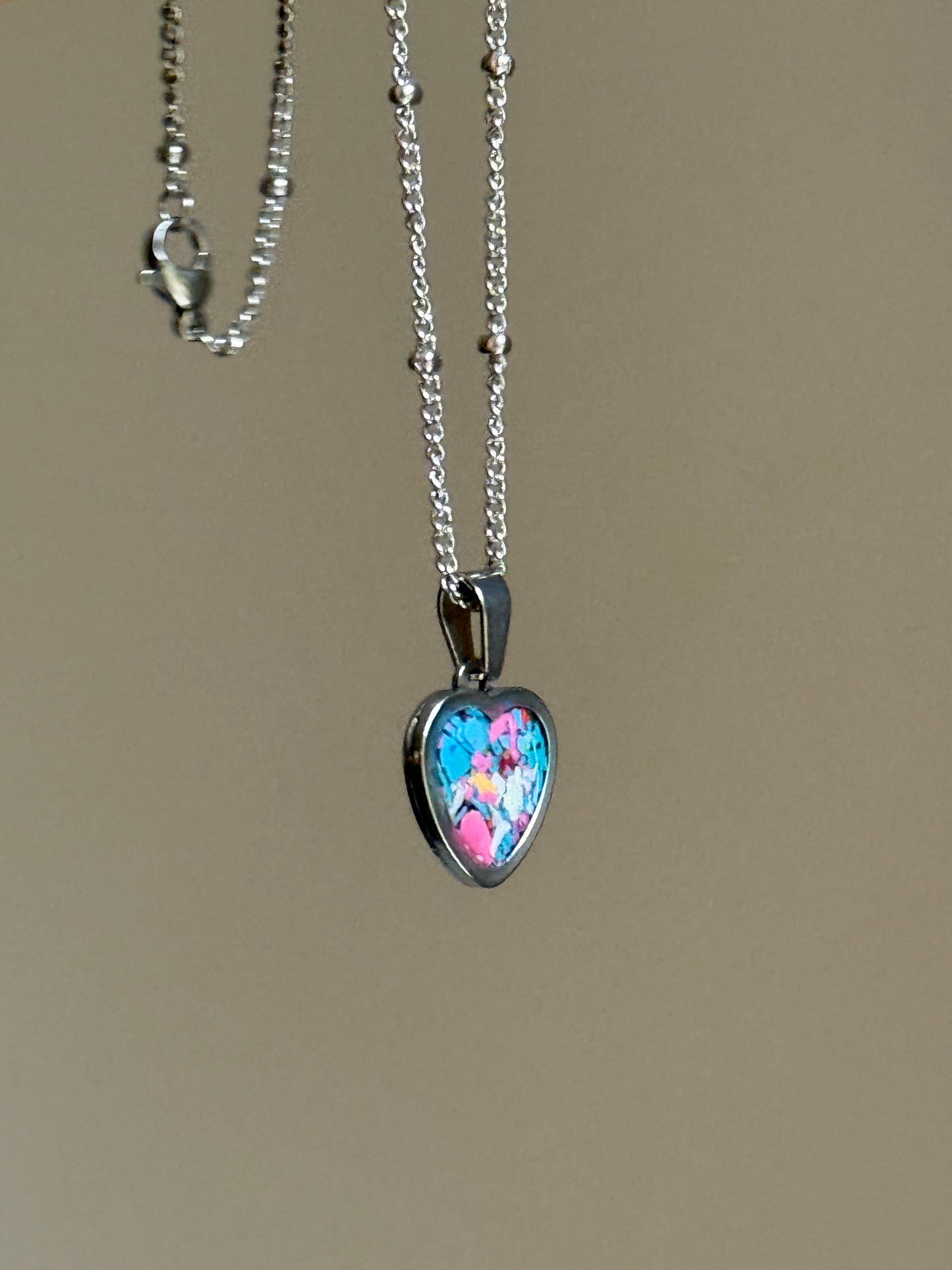 Douce fille (petit pendentif en forme de cœur)