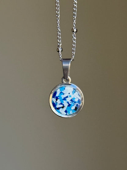 Blue & White Round Pendant (Sml)