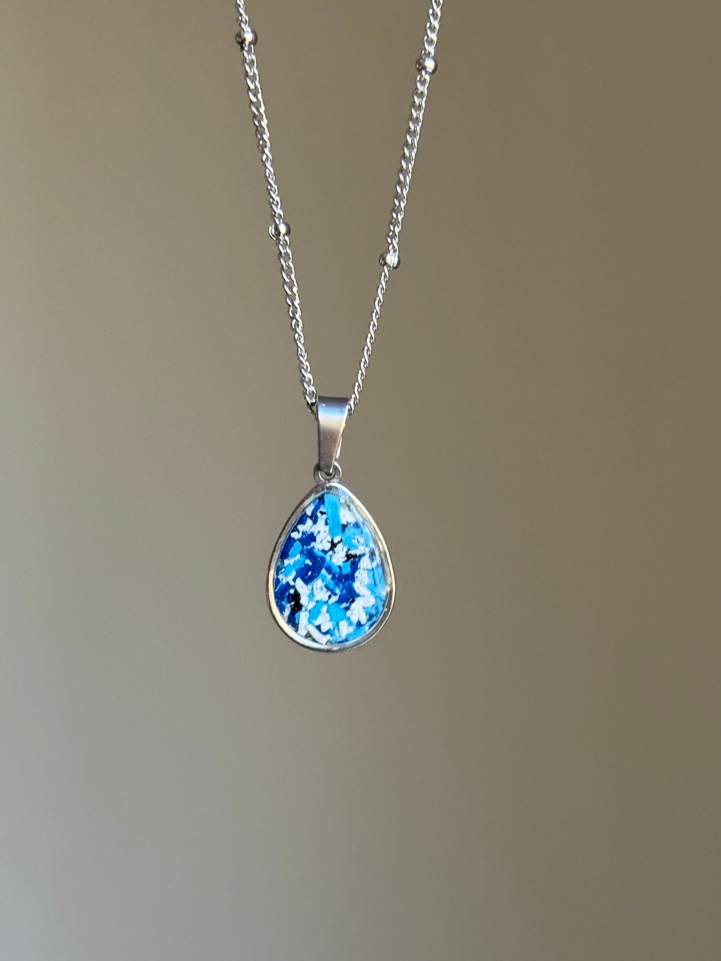 Blue & White Raindrop Pendant (Sml)