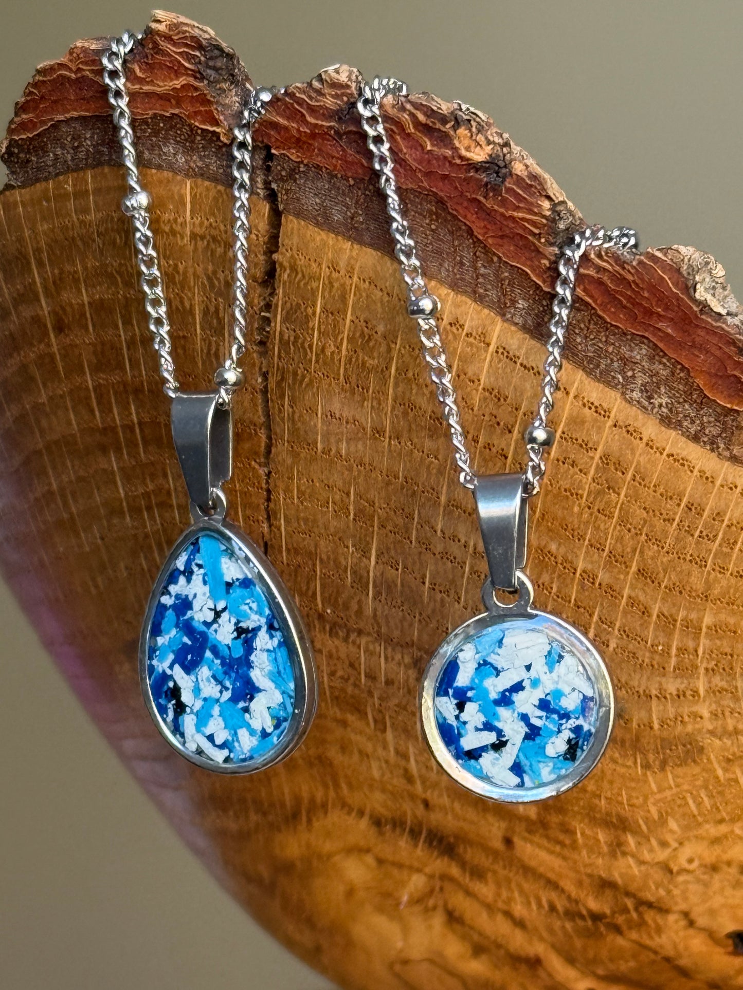 Blue & White Round Pendant (Sml)