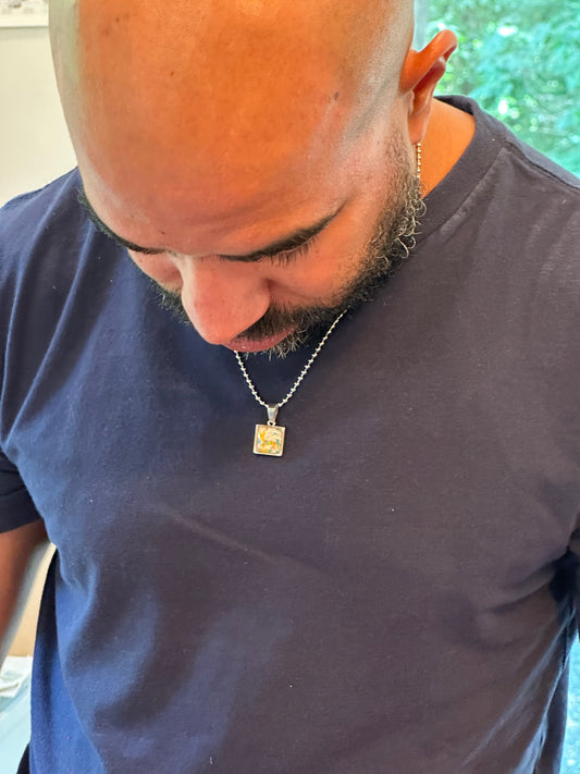 Colgante cuadrado multicolor (pequeño) 