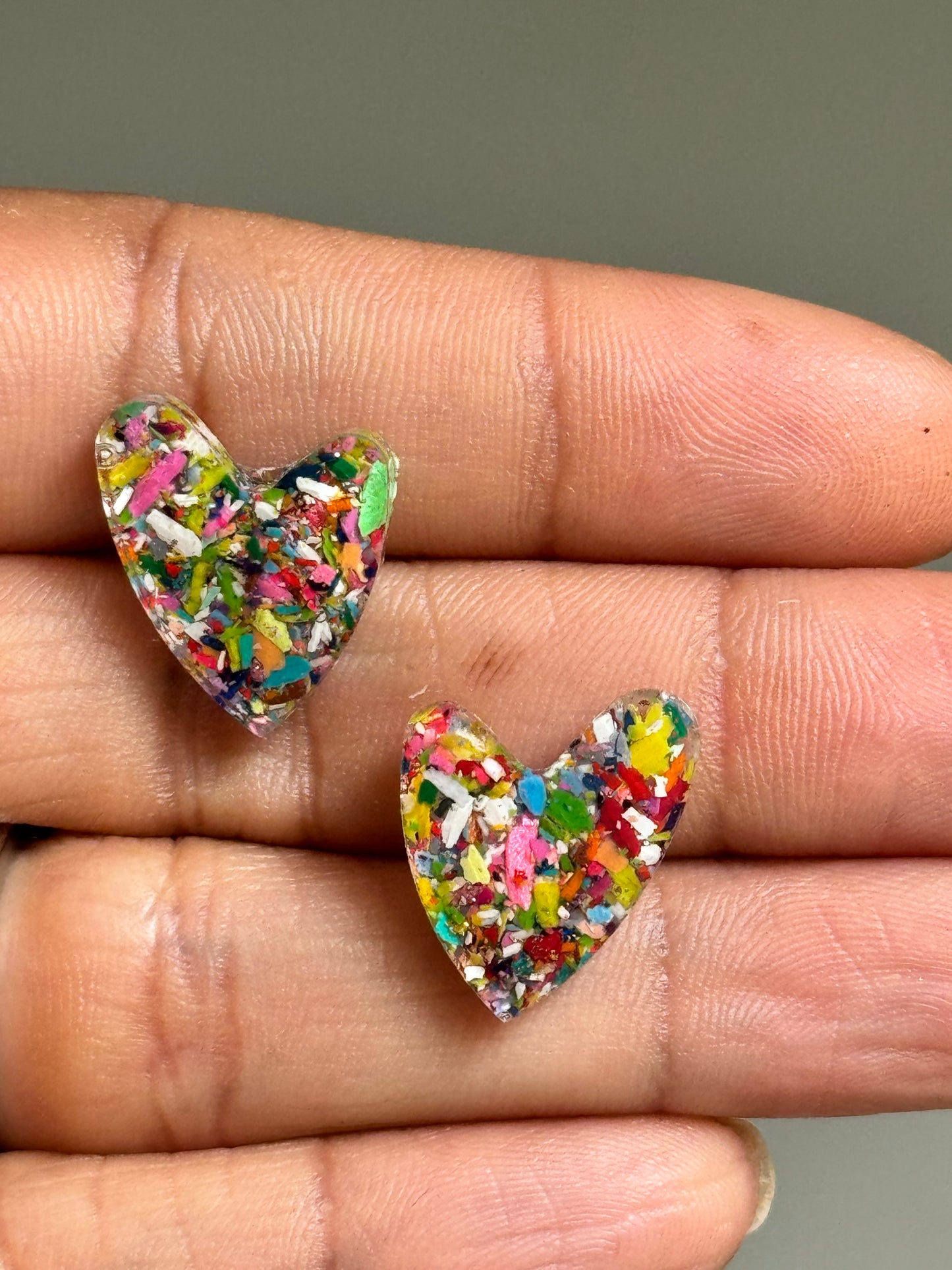 Resin Heart Studs (Lg)