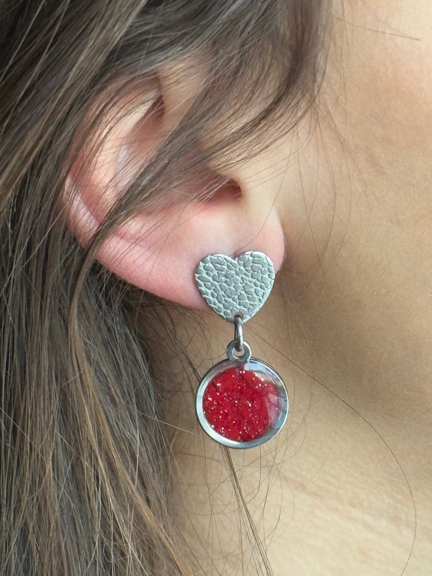 Pendientes con forma de corazón de burbujas multicolor