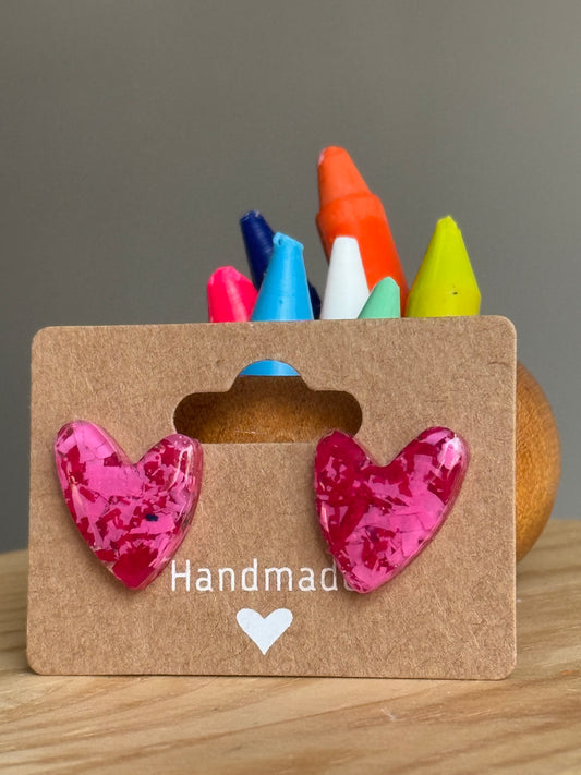 Clous d'oreilles en forme de cœur en résine à pois