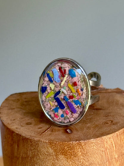 Close up of oval ring filled with crayons.  Crayon jewelry by crayonfetti