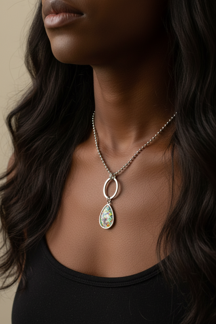 Necklace collarbone down no face